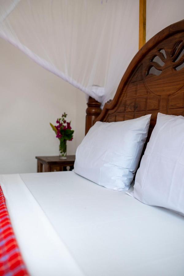 Uroa Beach Lodge 외부 사진